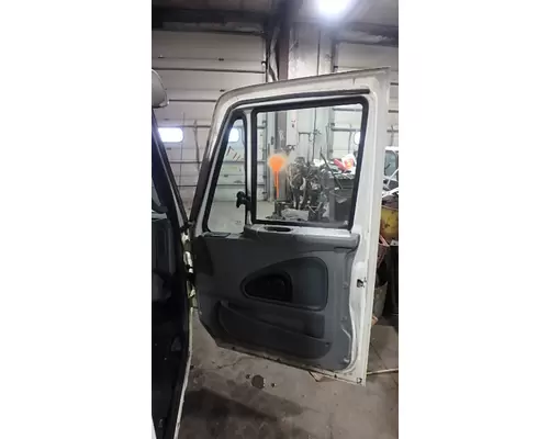 INTERNATIONAL 8600 Door Assembly, Front