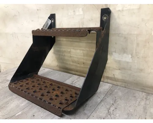 INTERNATIONAL 8600 Engine Brackets, Misc.