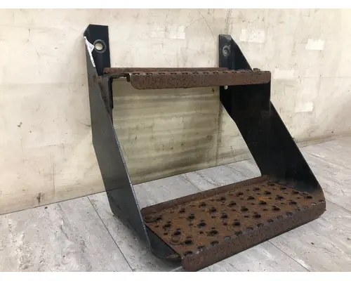 INTERNATIONAL 8600 Engine Brackets, Misc.