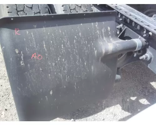 INTERNATIONAL 8600 FENDER, QUARTERHALF REAR