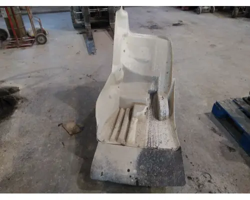 INTERNATIONAL 8600 FENDER EXTENSION