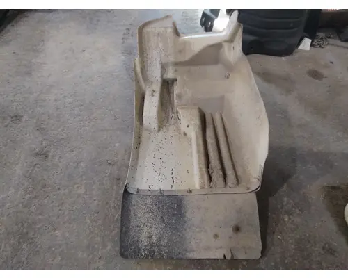 INTERNATIONAL 8600 FENDER EXTENSION