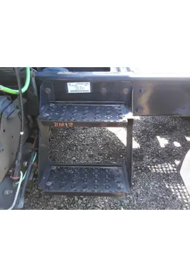INTERNATIONAL 8600 FRAME STEP