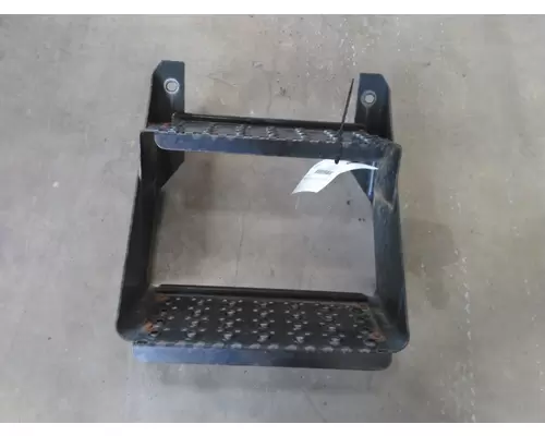 INTERNATIONAL 8600 FRAME STEP