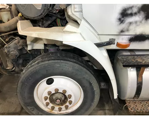 INTERNATIONAL 8600 Fender