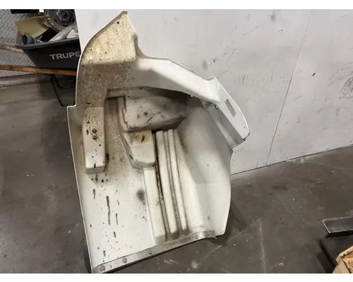 INTERNATIONAL 8600 Fender