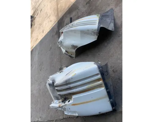 INTERNATIONAL 8600 Fender