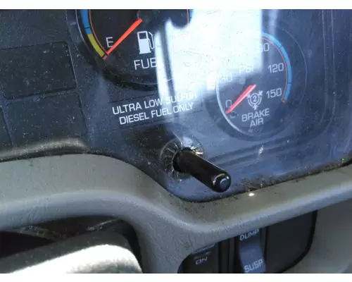 INTERNATIONAL 8600 GAUGE CLUSTER