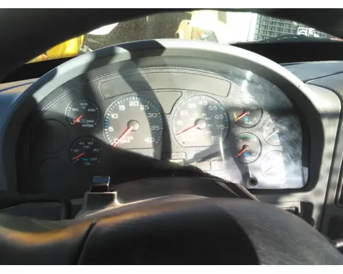 INTERNATIONAL 8600 GAUGE CLUSTER