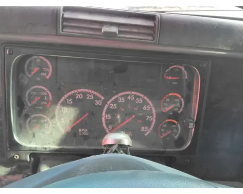 INTERNATIONAL 8600 GAUGE CLUSTER
