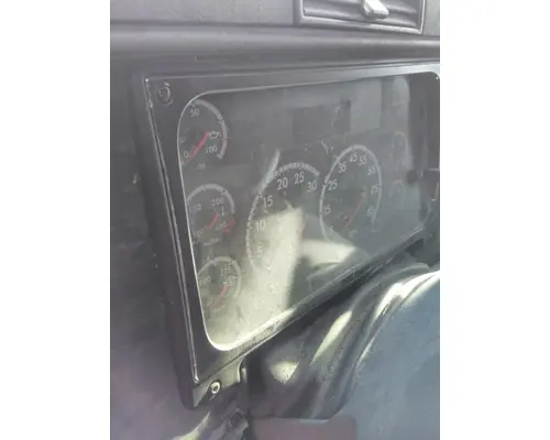 INTERNATIONAL 8600 GAUGE CLUSTER