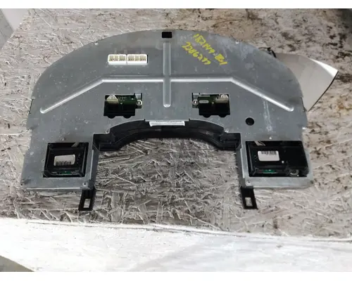 INTERNATIONAL 8600 GAUGE CLUSTER