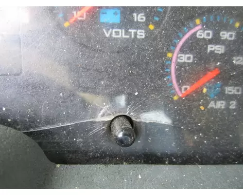 INTERNATIONAL 8600 GAUGE CLUSTER