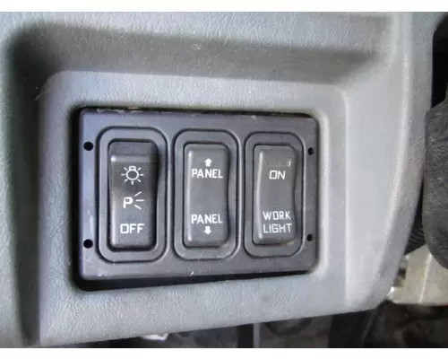 INTERNATIONAL 8600 GAUGE CLUSTER
