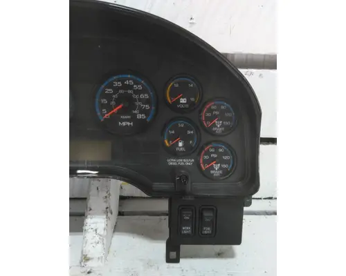 INTERNATIONAL 8600 GAUGE CLUSTER