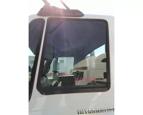 INTERNATIONAL 8600 GLASS, DOOR, FRONT
