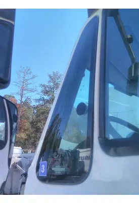 INTERNATIONAL 8600 GLASS, DOOR VENT, FRONT