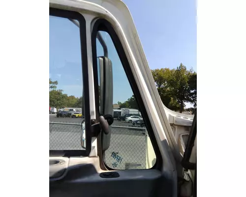 INTERNATIONAL 8600 GLASS, DOOR VENT, FRONT