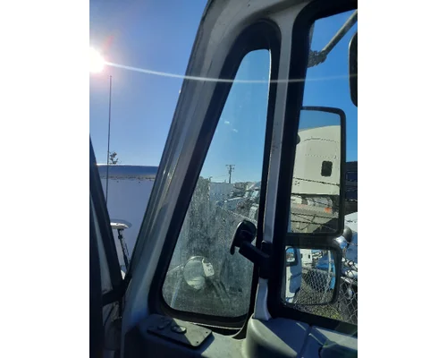 INTERNATIONAL 8600 GLASS, DOOR VENT, FRONT