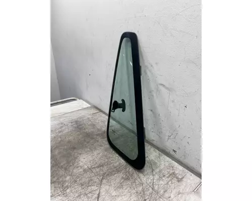 INTERNATIONAL 8600 Glass