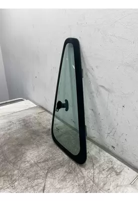 INTERNATIONAL 8600 Glass