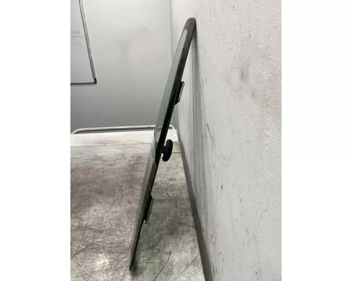 INTERNATIONAL 8600 Glass