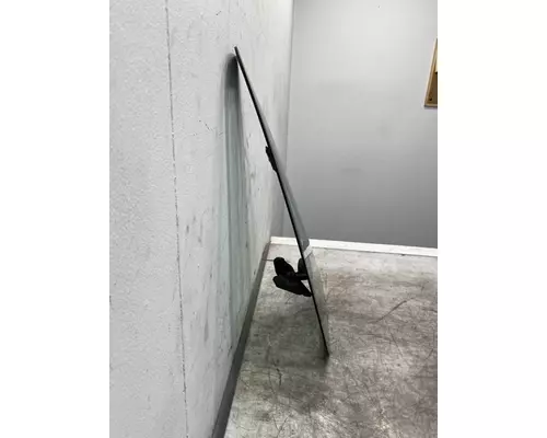 INTERNATIONAL 8600 Glass