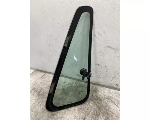 INTERNATIONAL 8600 Glass