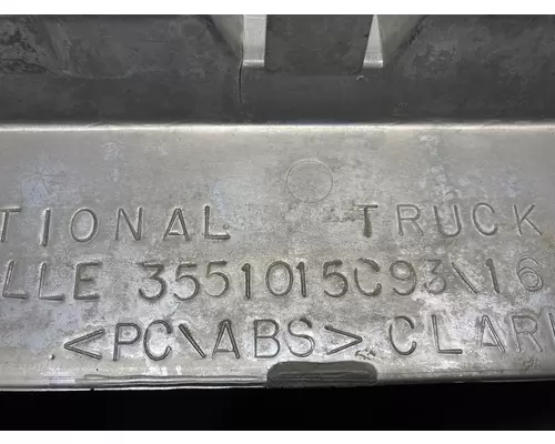 INTERNATIONAL 8600 Grille