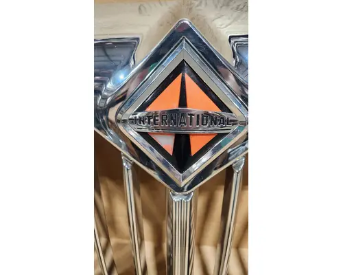 INTERNATIONAL 8600 Grille