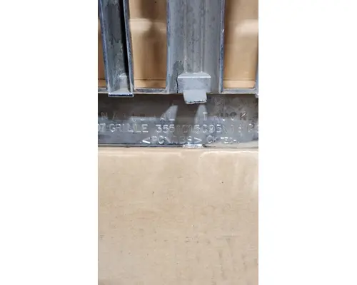 INTERNATIONAL 8600 Grille