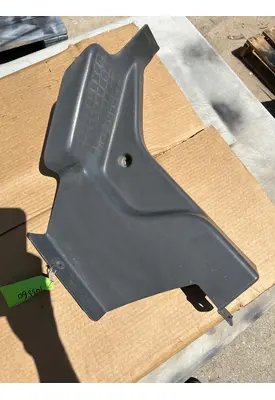 INTERNATIONAL 8600 INTERIOR PANELS & TRIM 126