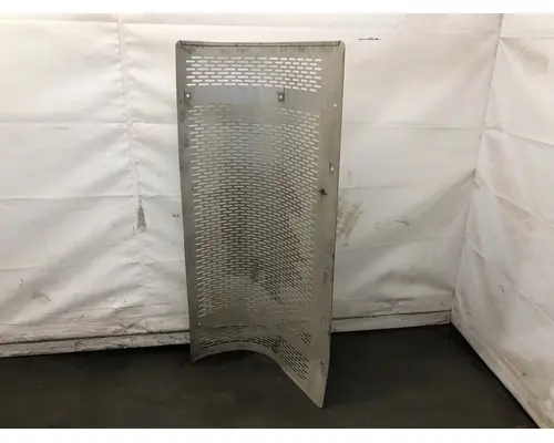 INTERNATIONAL 8600 Muffler Shield