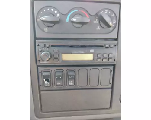 INTERNATIONAL 8600 RADIO AMFMCD