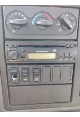 INTERNATIONAL 8600 RADIO AM/FM/CD