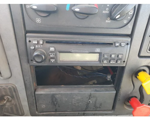 INTERNATIONAL 8600 RADIO AMFMCD
