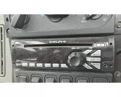 INTERNATIONAL 8600 Radio