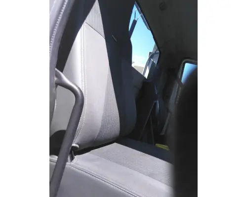 INTERNATIONAL 8600 SEAT, FRONT