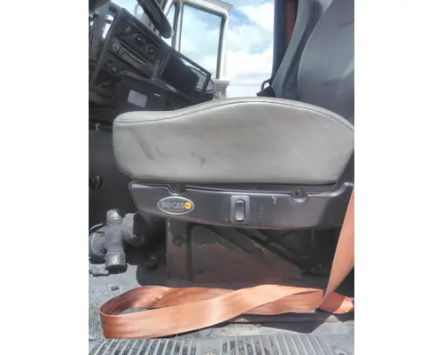 INTERNATIONAL 8600 SEAT, FRONT
