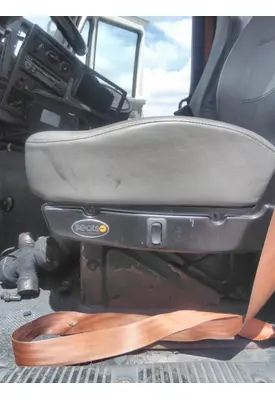 INTERNATIONAL 8600 SEAT, FRONT