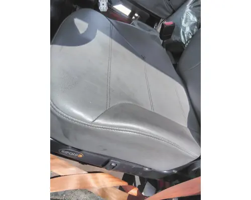 INTERNATIONAL 8600 SEAT, FRONT