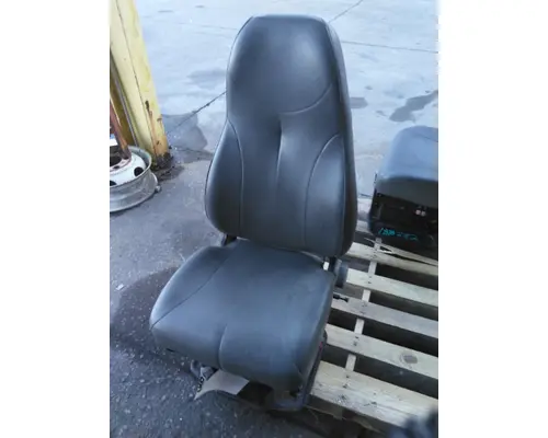 INTERNATIONAL 8600 SEAT, FRONT