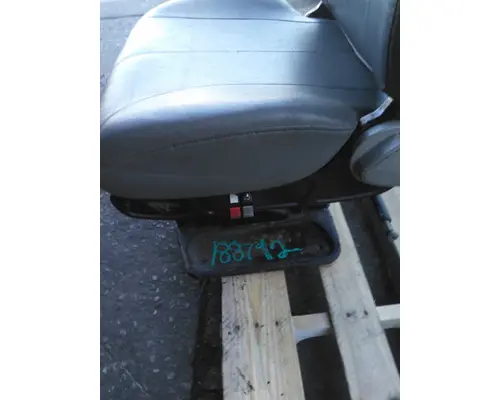 INTERNATIONAL 8600 SEAT, FRONT
