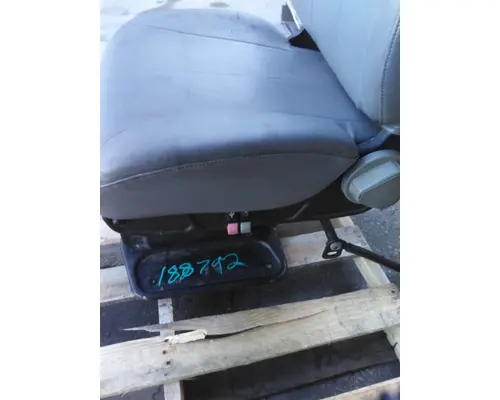 INTERNATIONAL 8600 SEAT, FRONT