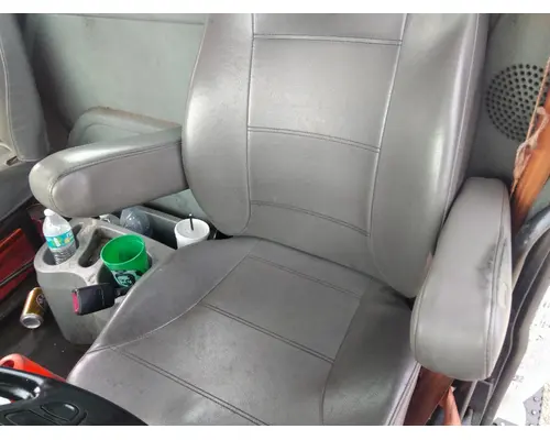 INTERNATIONAL 8600 SEAT, FRONT