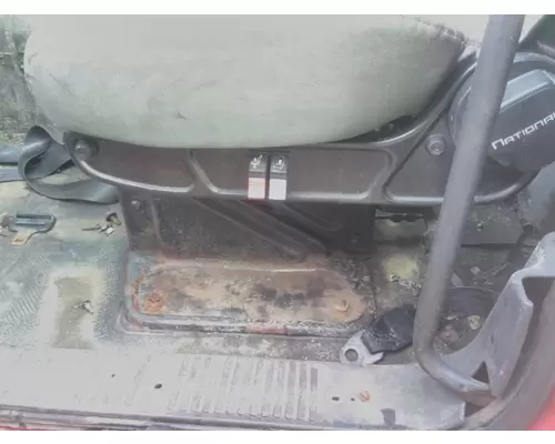 INTERNATIONAL 8600 SEAT, FRONT