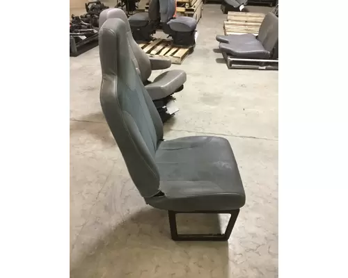 INTERNATIONAL 8600 SEAT, FRONT