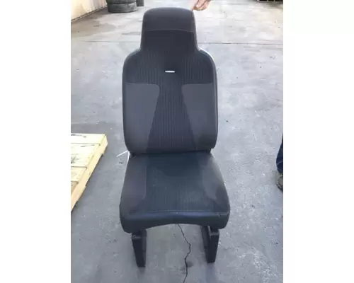 INTERNATIONAL 8600 SEAT, FRONT