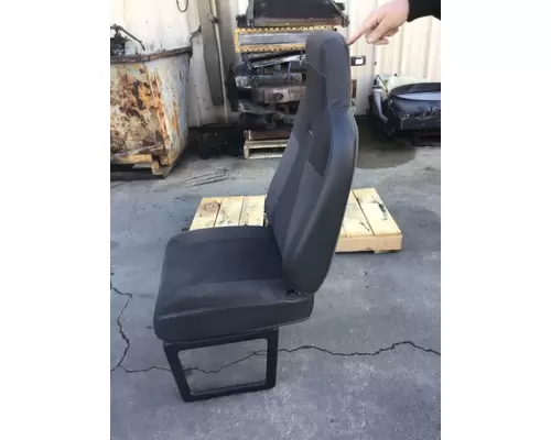 INTERNATIONAL 8600 SEAT, FRONT