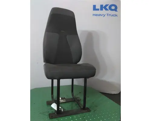INTERNATIONAL 8600 SEAT, FRONT